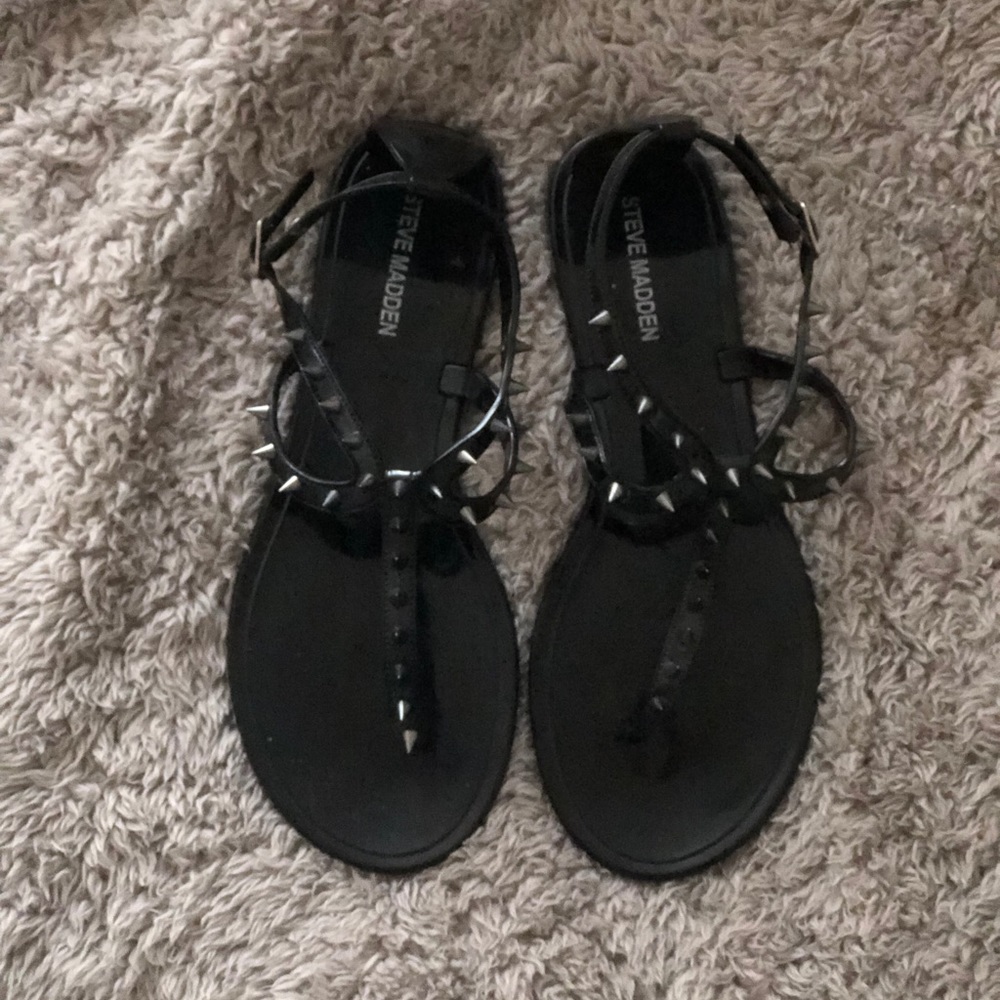 BLACK STEVE MADDEN SANDALS
